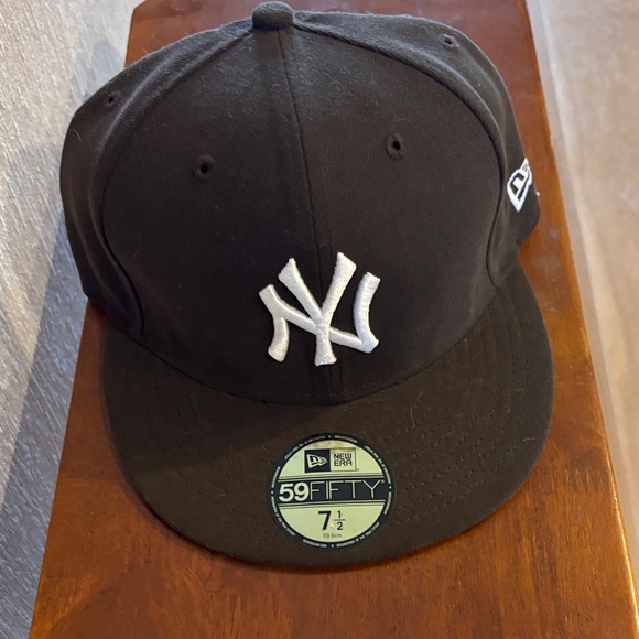 New Era 59Fifty Brown  NY Yankees Fitted Cap - Picture 1 of 7